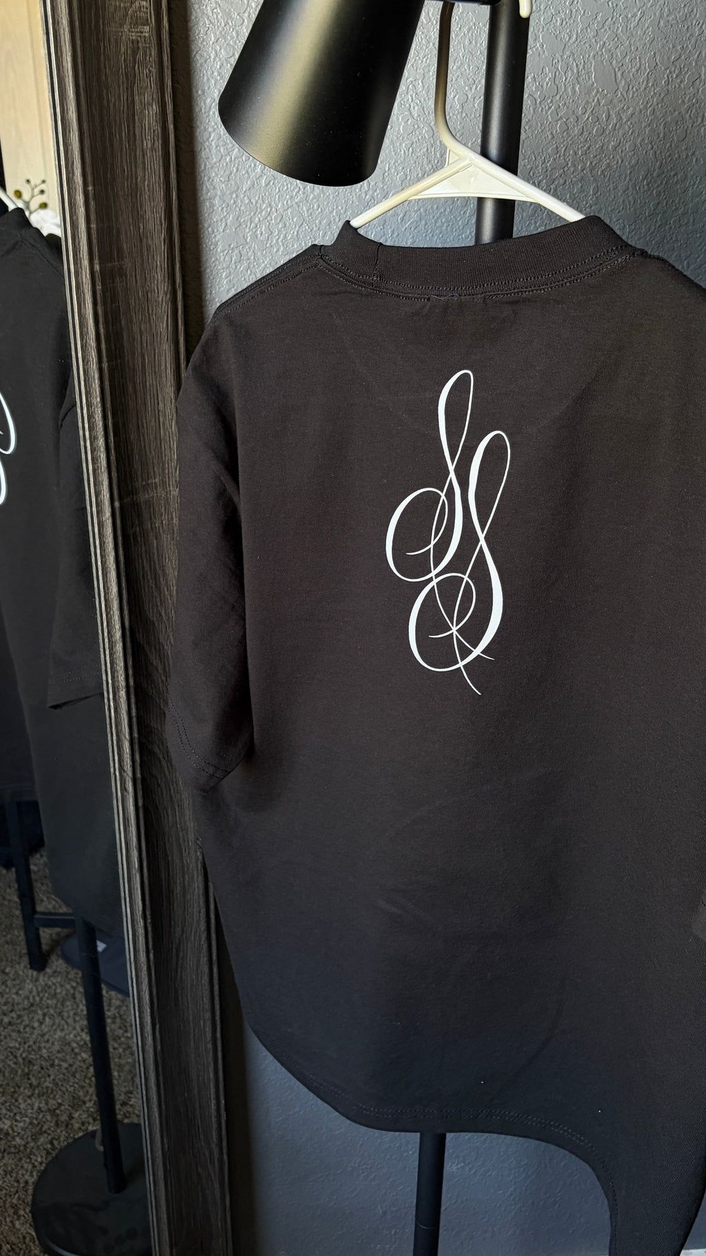 “Displayed" Shortsleeve - Black