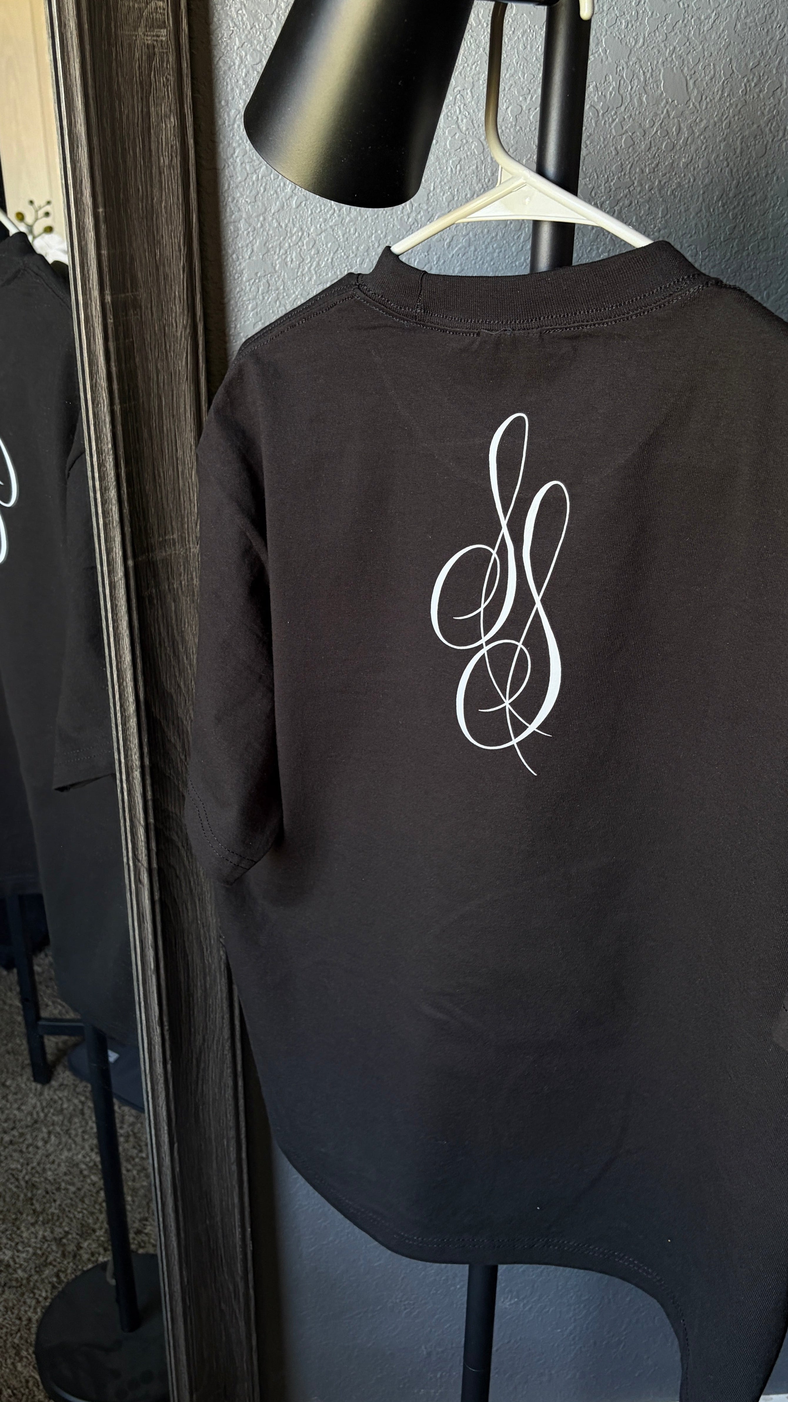 “Displayed" Shortsleeve - Black